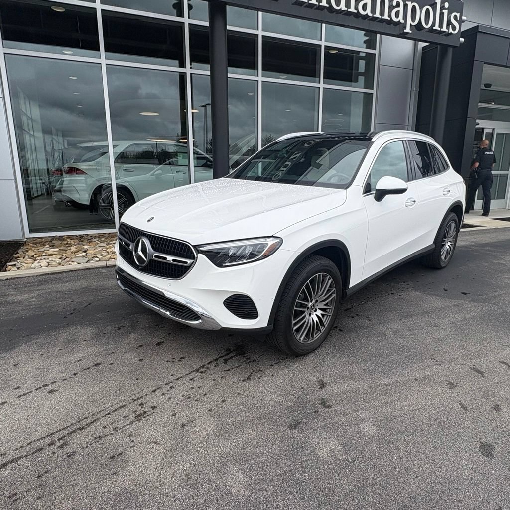Used 2023 Mercedes-Benz GLC 300 4MATIC image 2
