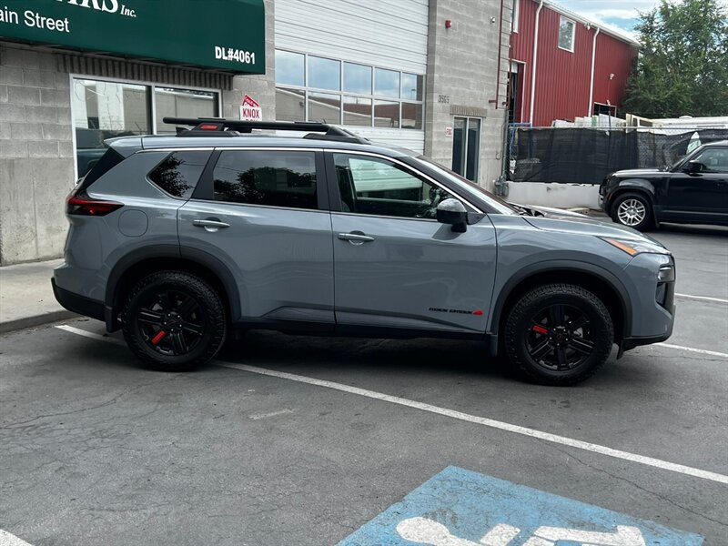 Used 2026 Nissan Rogue SV AWD/4WD image 8