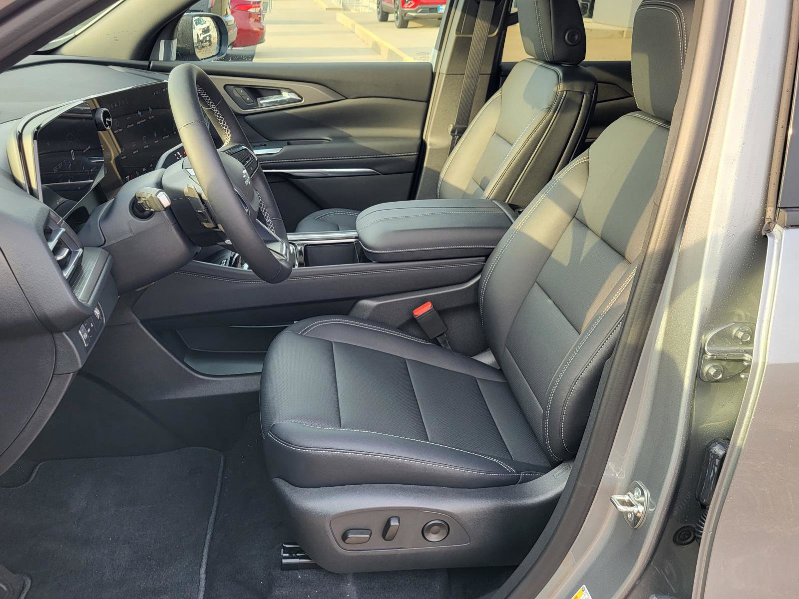 New 2026 Chevrolet Traverse LT image 15