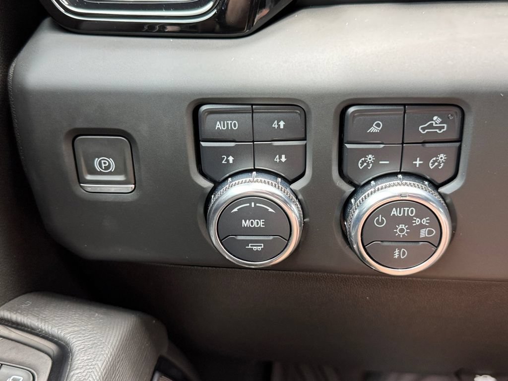 Used 2024 GMC Sierra 2500 AT4X w/ AT4X AEV Edition AWD/4WD image 17
