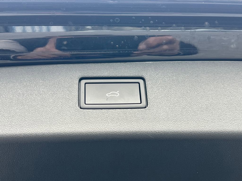 New 2026 Volkswagen Tiguan SE image 13