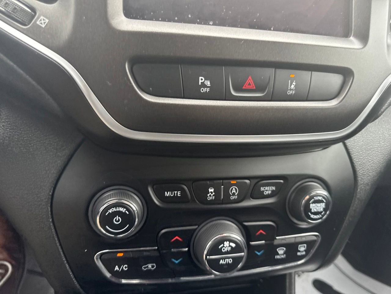 Used 2021 Jeep Cherokee Trailhawk w/ Sun, Sound & Nav Group AWD/4WD image 12