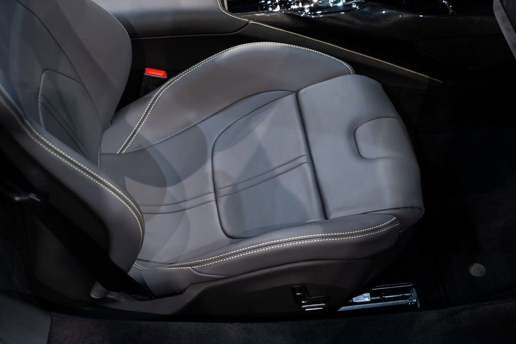 Used 2024 Ferrari SF90 Spider image 38