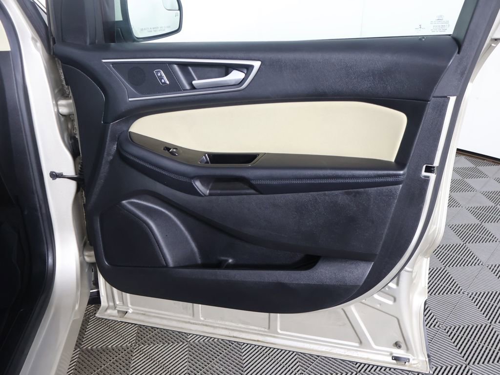 Used 2018 Ford Edge SEL image 18