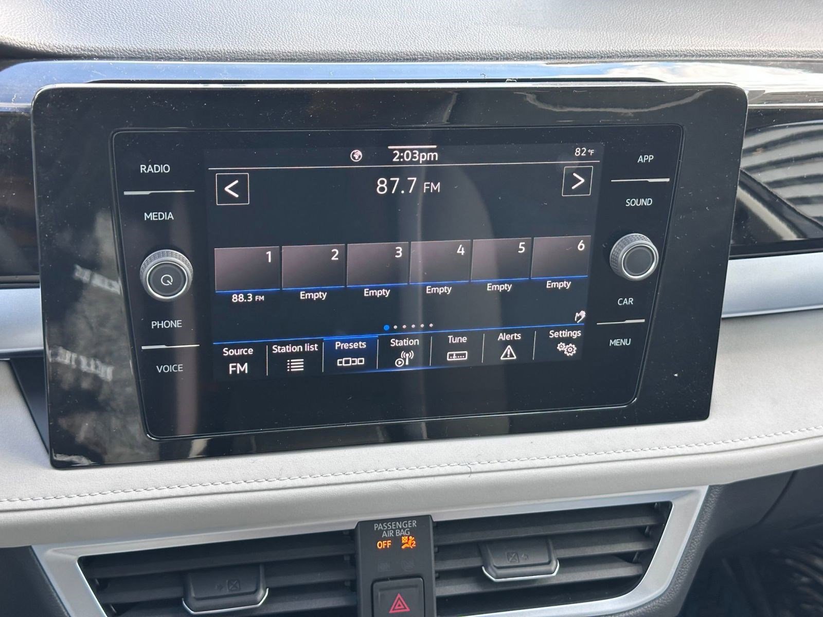 New 2026 Volkswagen Taos SE image 24