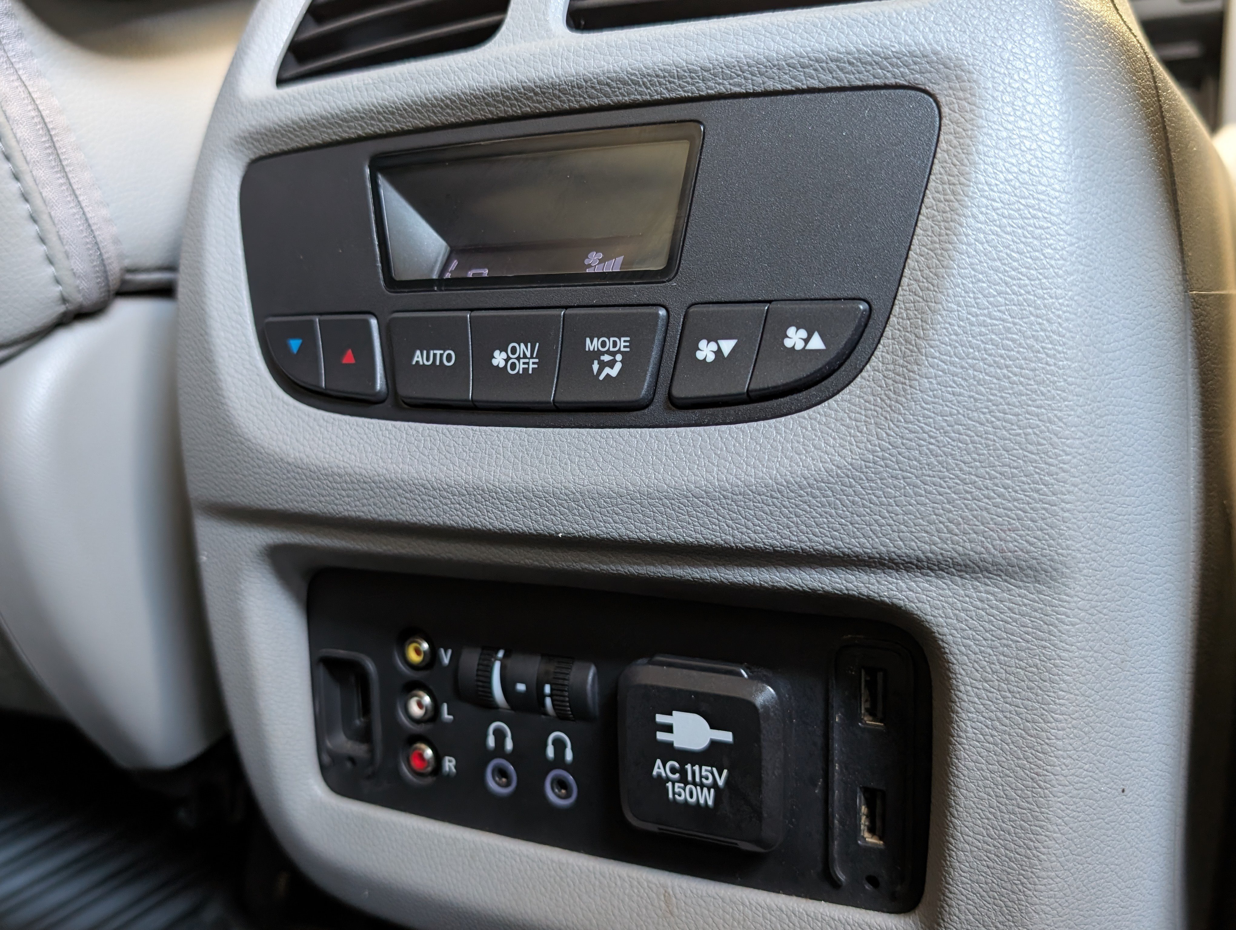 Used 2016 Honda Pilot Touring image 39