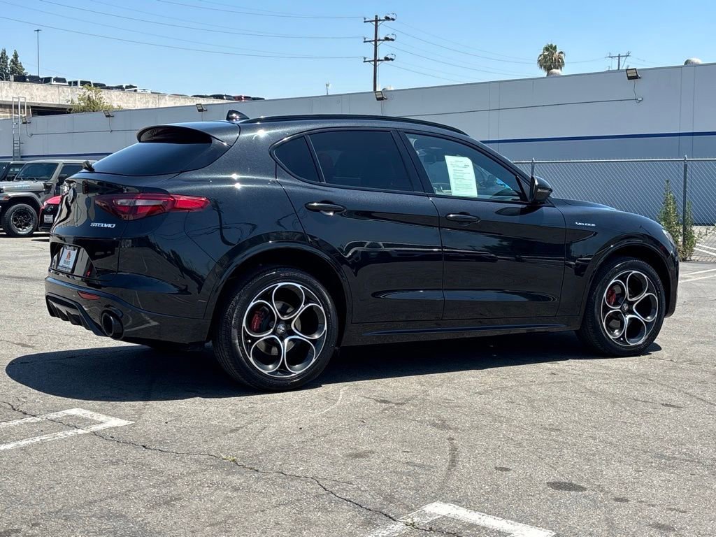 Used 2023 Alfa Romeo Stelvio Veloce AWD/4WD image 4
