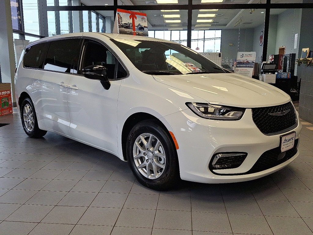 New 2026 Chrysler Pacifica Select image 4