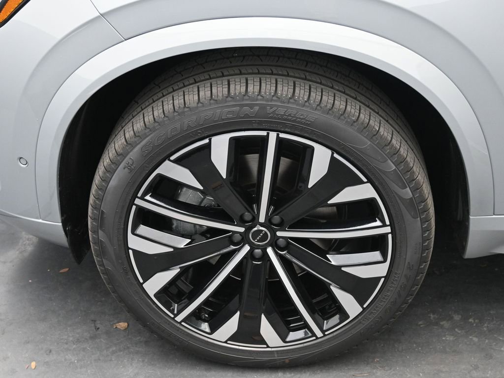 New 2026 Volvo XC90 B6 Plus w/ Protection Package Premier image 4