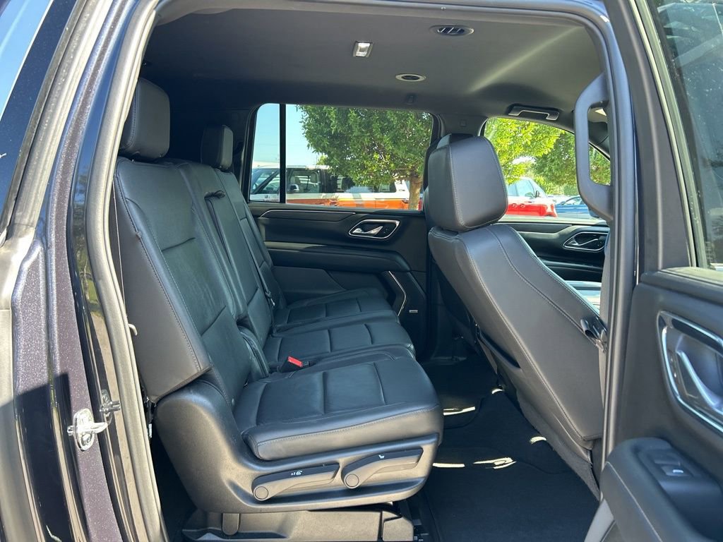 Used 2023 Chevrolet Suburban LT image 37