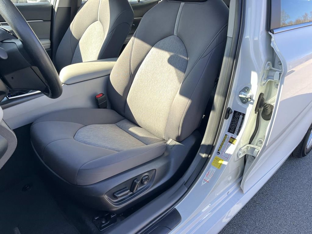 Used 2023 Toyota Camry LE image 27