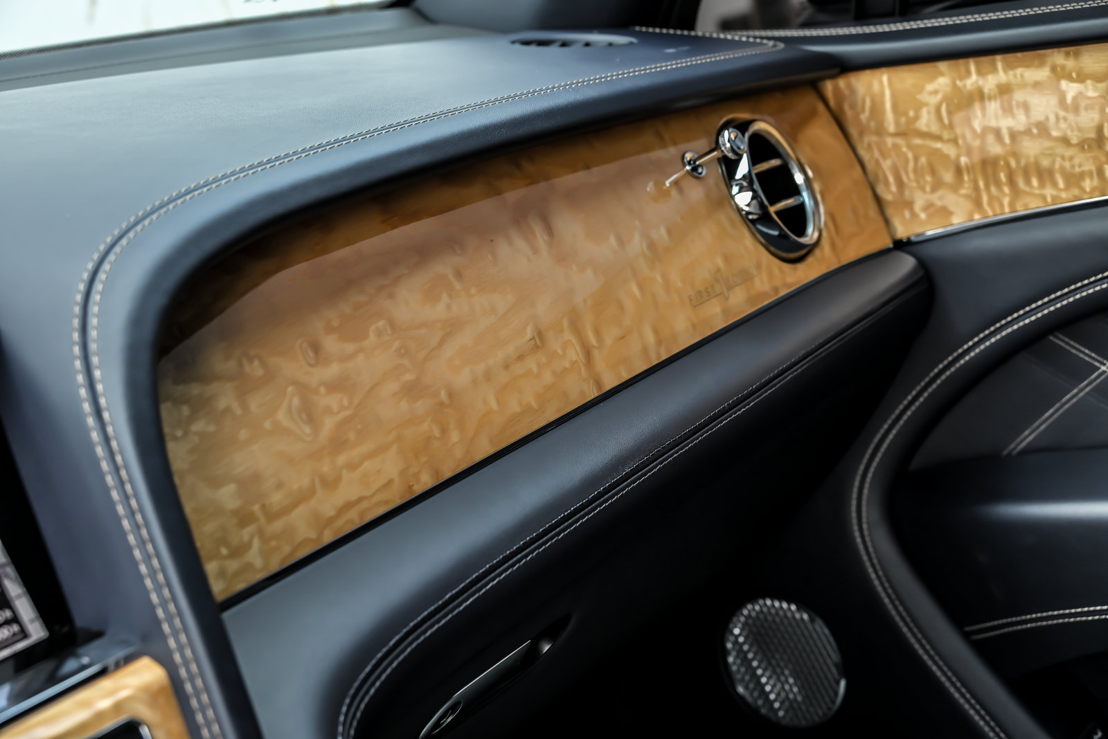 Certified 2023 Bentley Bentayga Extended Wheelbase AWD/4WD image 42