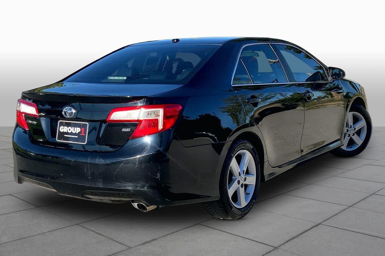 Used 2013 Toyota Camry SE FWD image 12