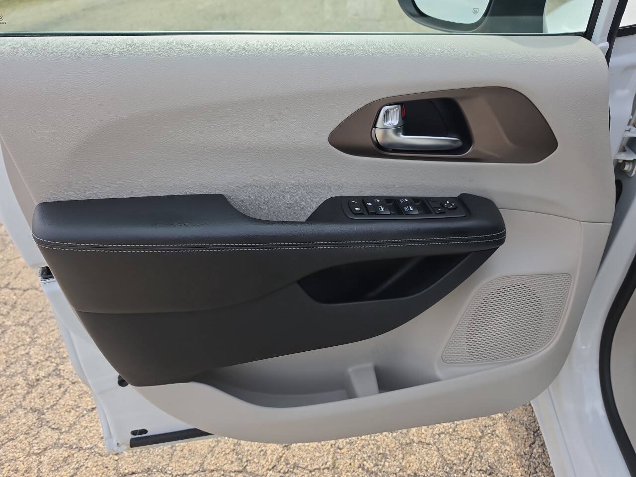 Used 2020 Chrysler Voyager LX w/ Cold Weather Group FWD image 12