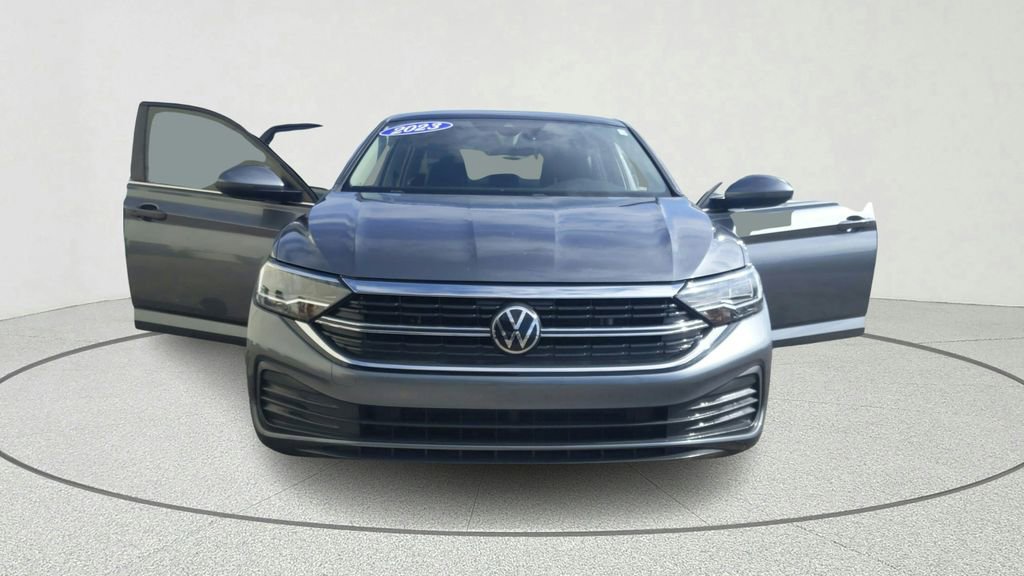 Used 2023 Volkswagen Jetta SE image 9