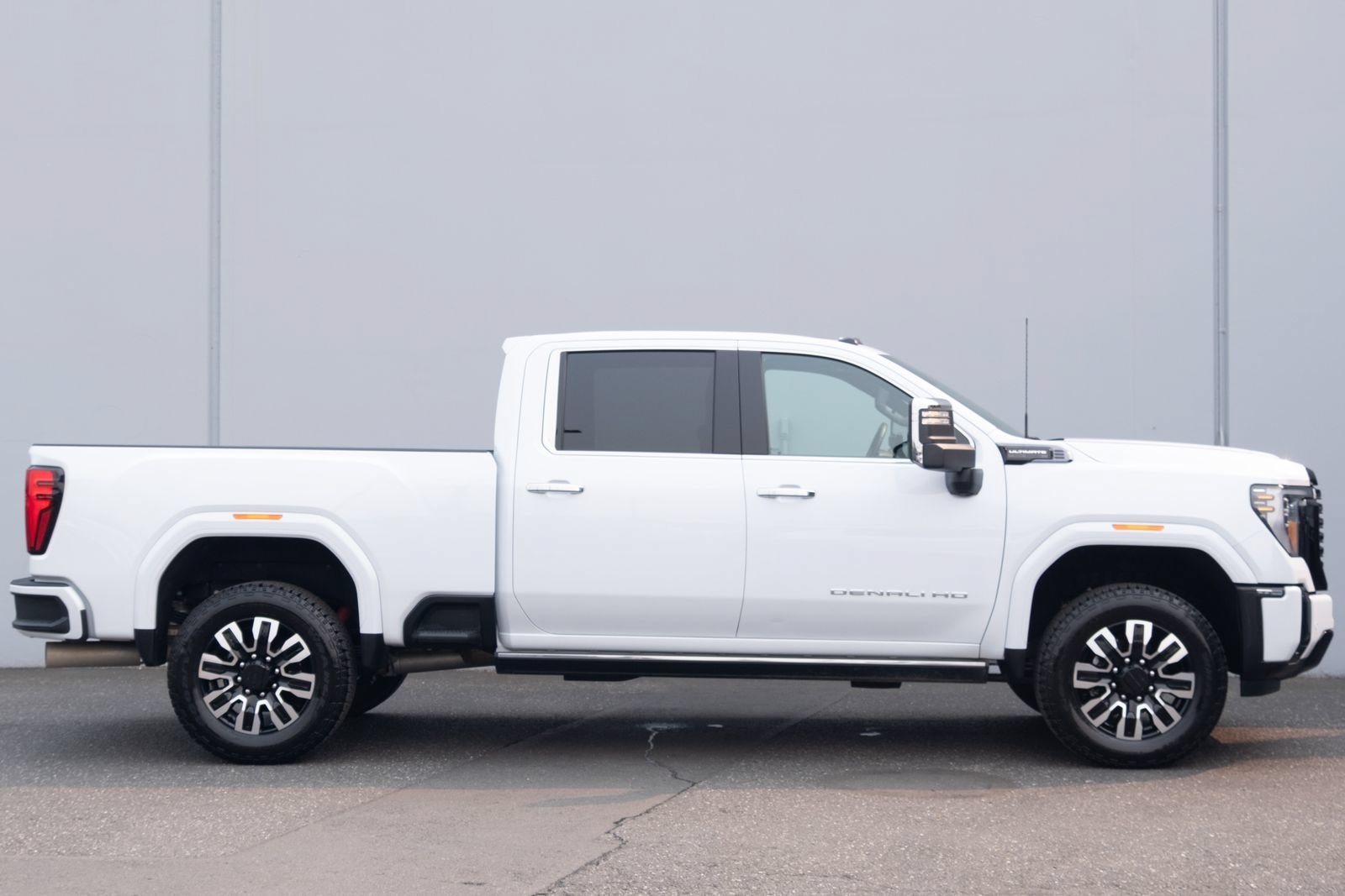 Used 2026 GMC Sierra 3500 Denali Ultimate AWD/4WD image 34