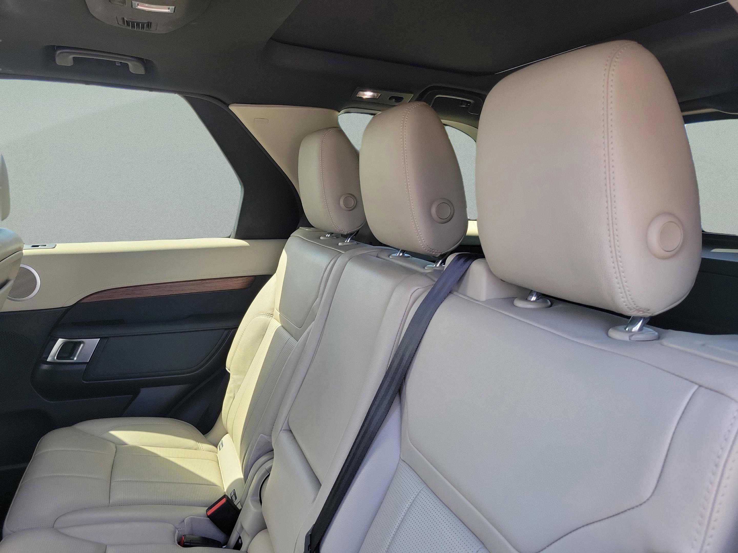 Used 2018 Land Rover Discovery HSE image 23