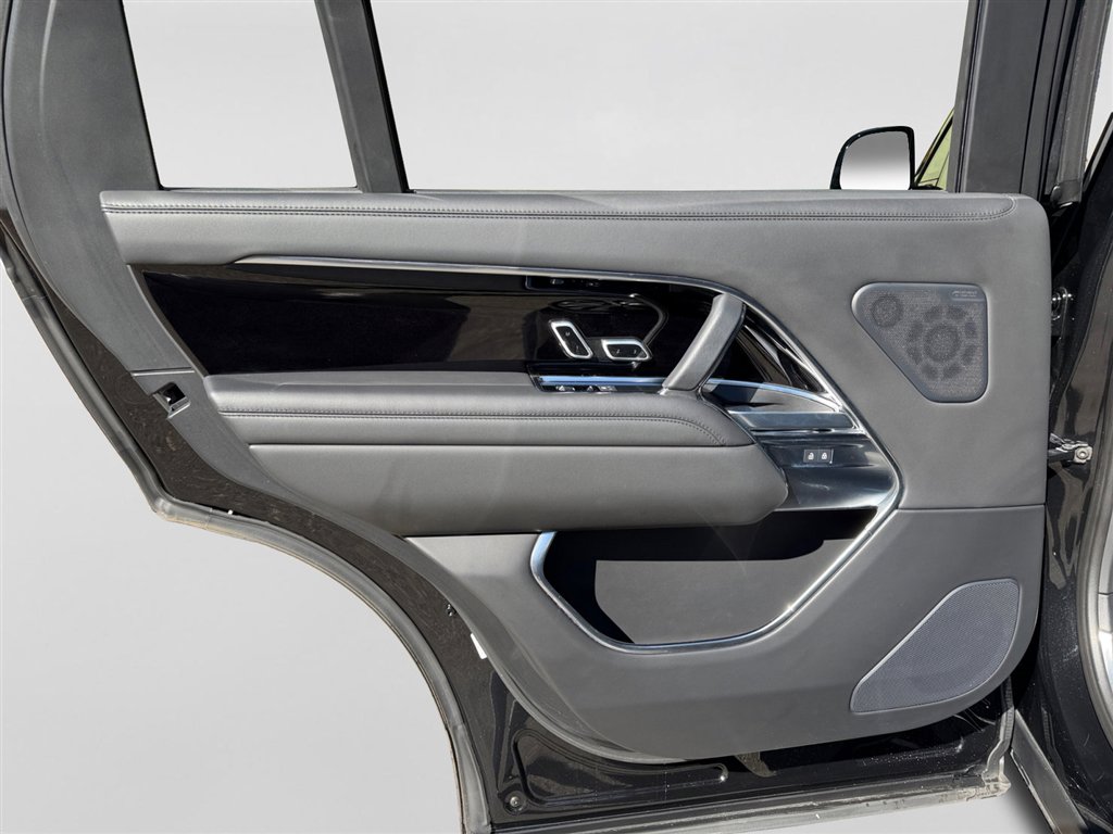 Used 2024 Land Rover Range Rover Long Wheelbase SE image 17