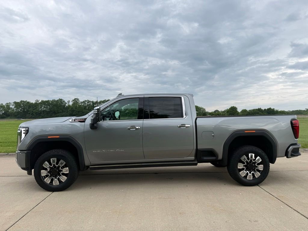 Used 2025 GMC Sierra 2500 Denali w/ Denali Reserve Package AWD/4WD image 8