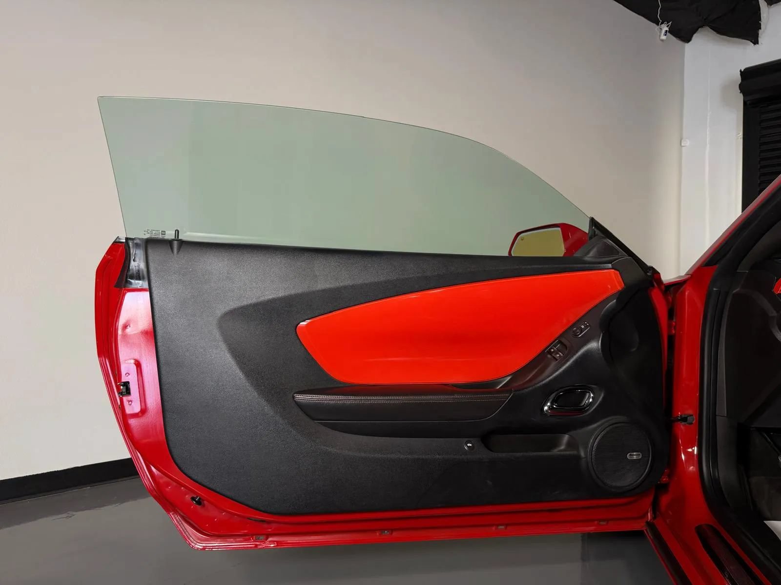 Used 2011 Chevrolet Camaro SS RWD image 18