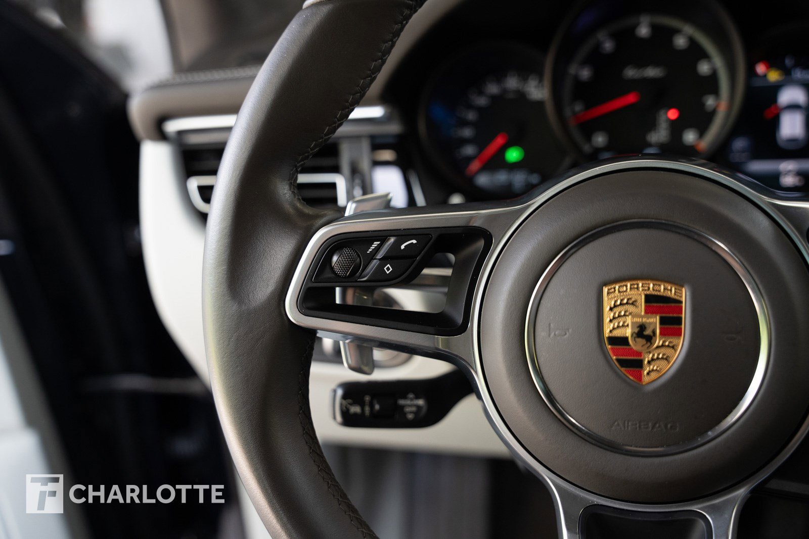 Used 2021 Porsche Macan Turbo AWD/4WD image 21