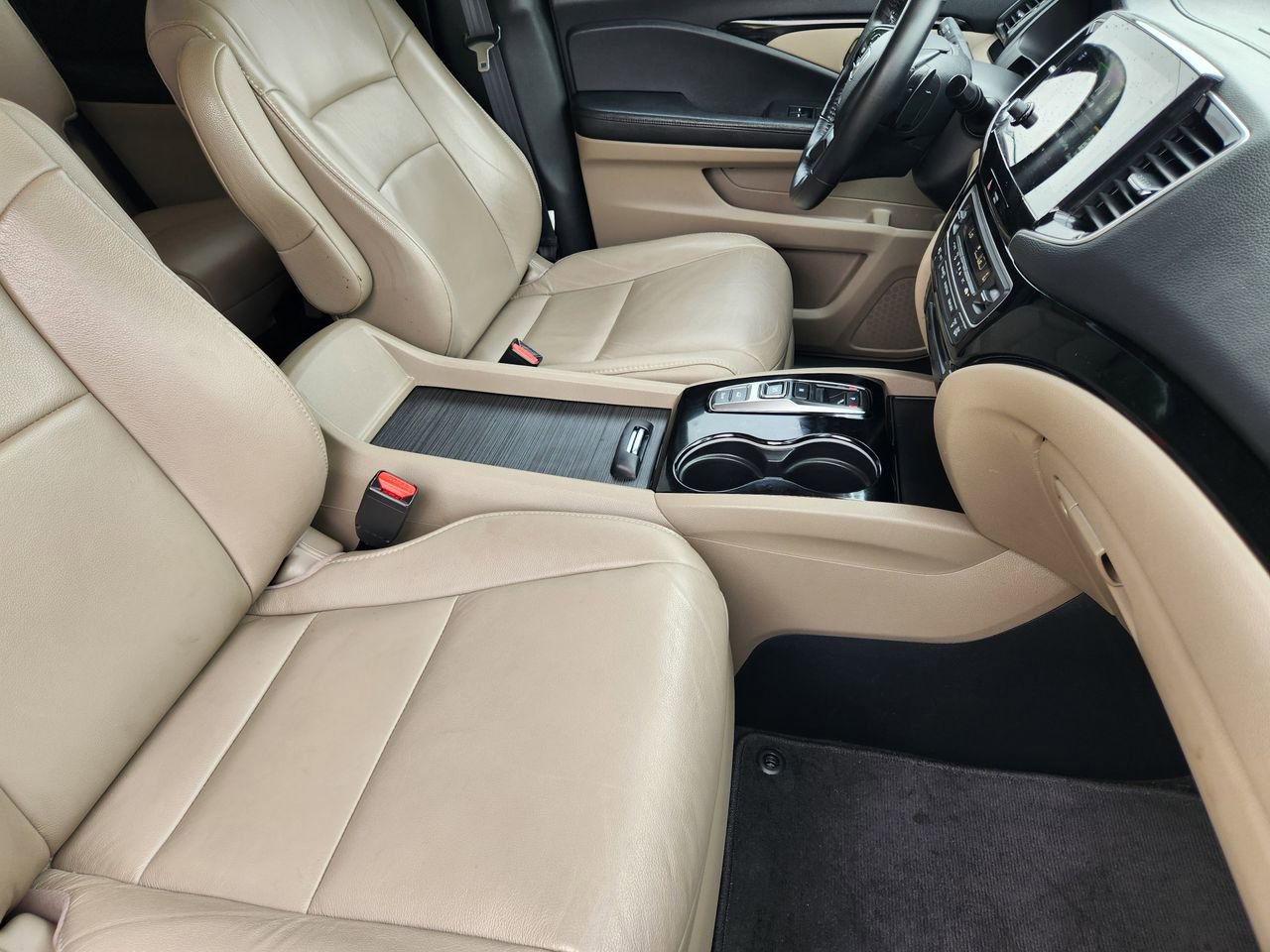 Used 2020 Honda Pilot Touring image 13