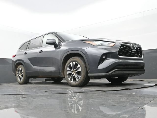 Used 2020 Toyota Highlander XLE FWD image 9