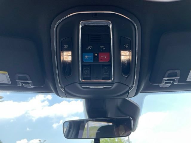 Used 2025 Jeep Grand Cherokee Laredo X AWD/4WD image 22