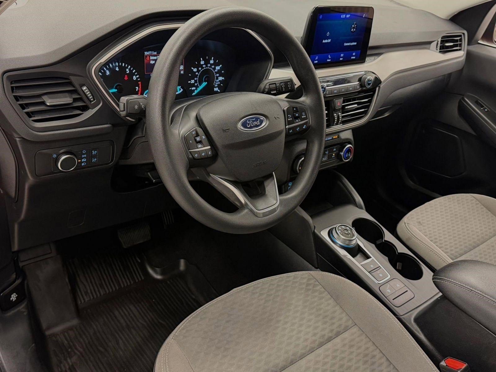 Used 2022 Ford Escape SE image 3