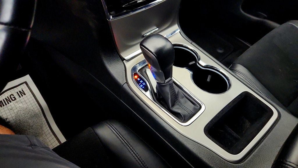 Used 2022 Jeep Grand Cherokee Laredo X RWD image 16