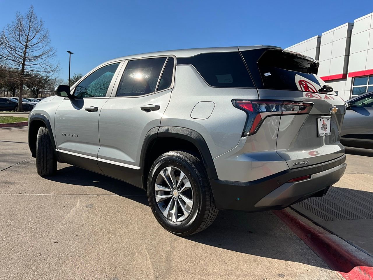 Used 2025 Chevrolet Equinox LT image 8
