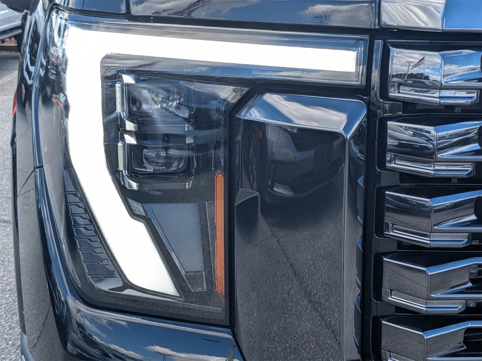 Used 2024 GMC Sierra 3500 Denali Ultimate image 9