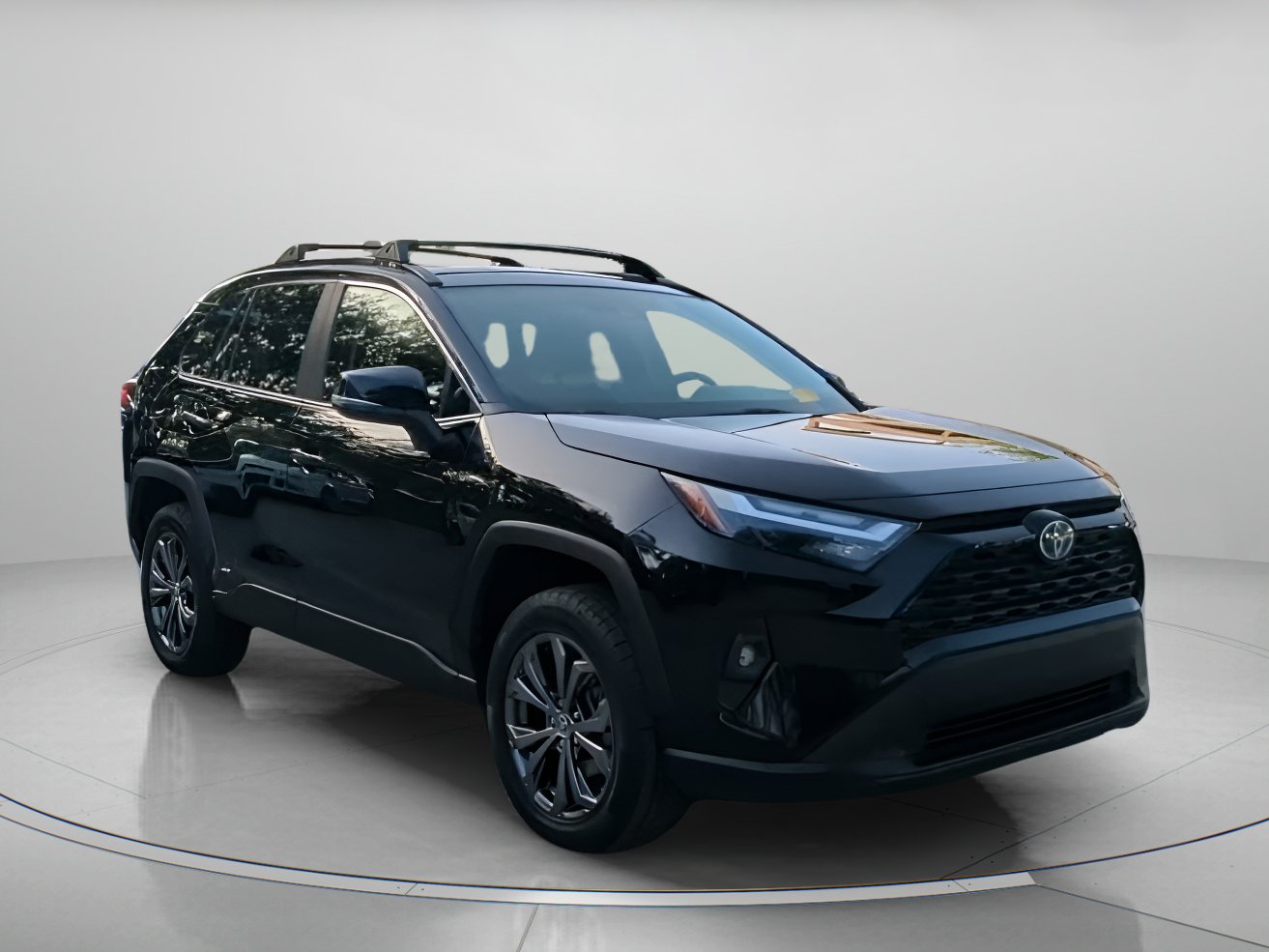 Used 2023 Toyota RAV4 XLE Premium AWD/4WD image 2