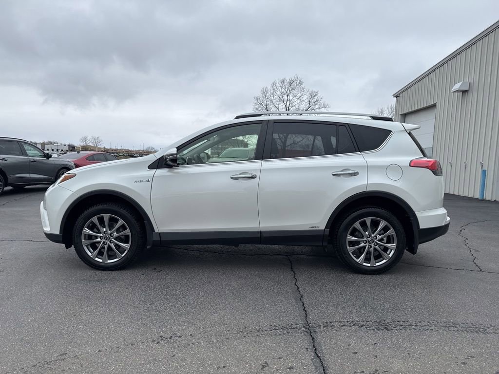 Used 2018 Toyota RAV4 Limited image 4