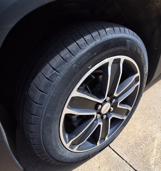 Used 2023 GMC Acadia SLT w/ Technology Package AWD/4WD image 21