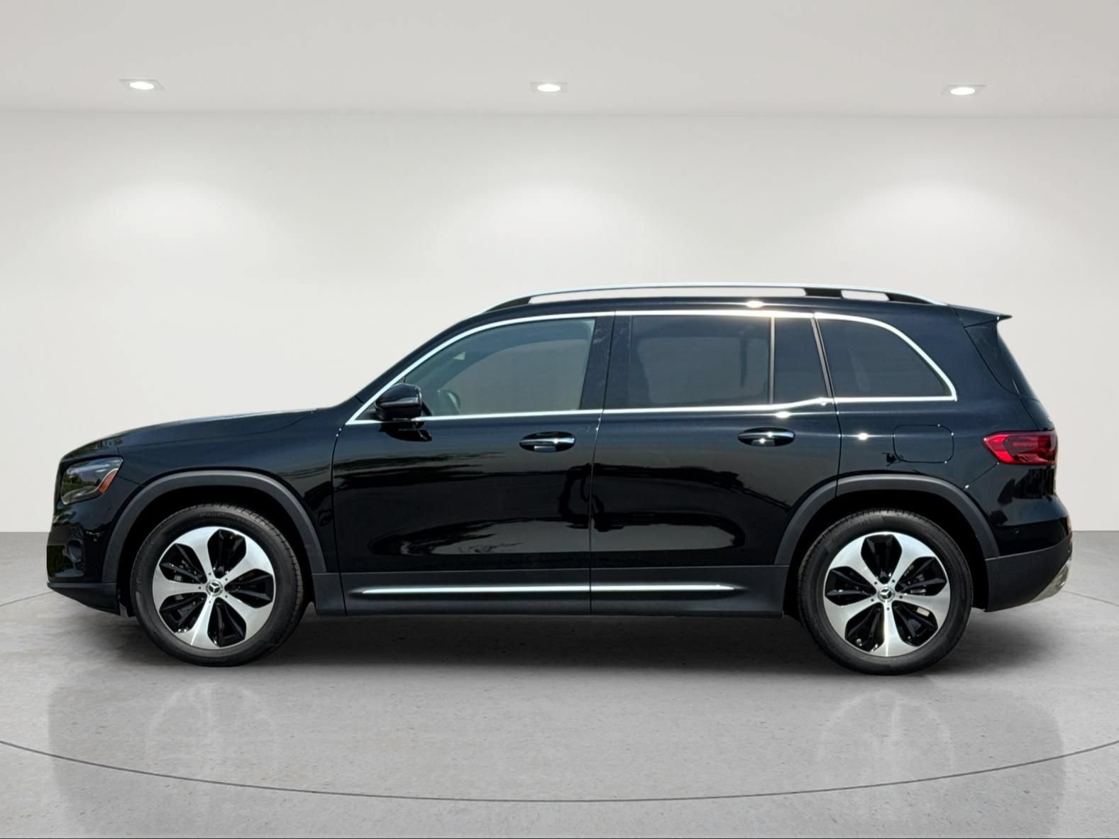 Certified 2024 Mercedes-Benz GLB 250 4MATIC image 2
