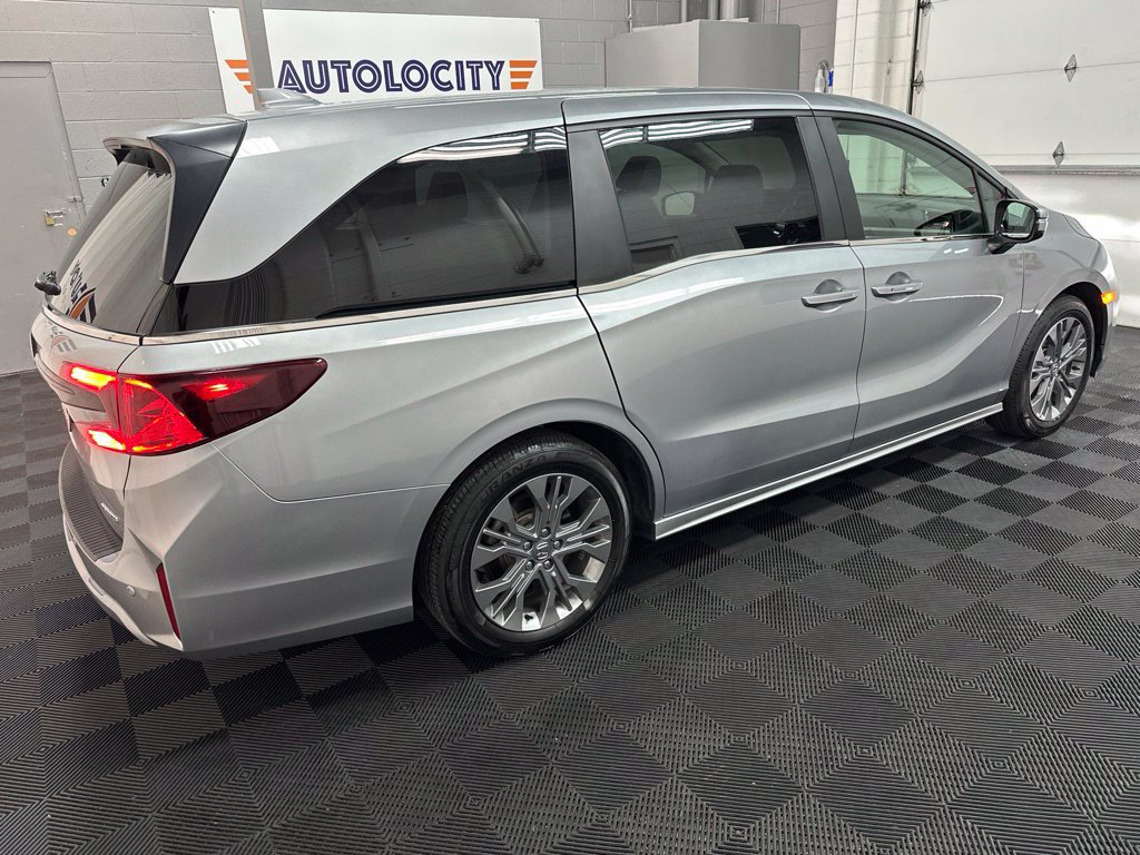 Used 2025 Honda Odyssey Touring image 10