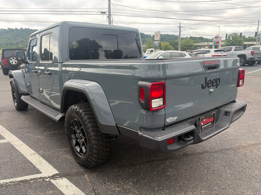 Used 2025 Jeep Gladiator Sport AWD/4WD image 5