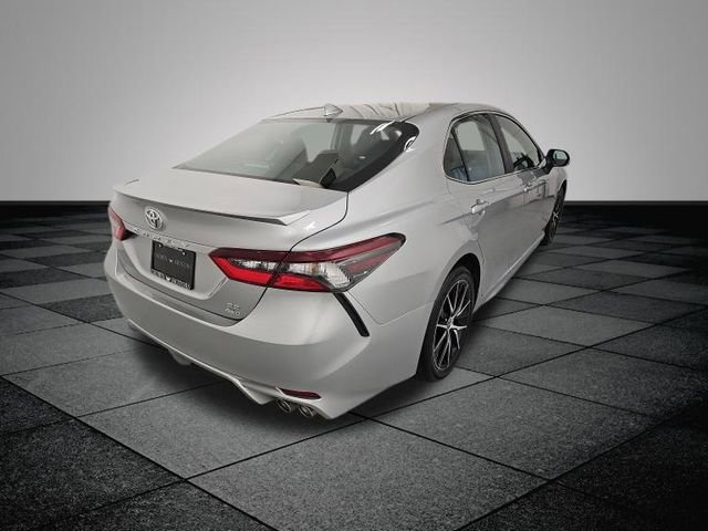 Used 2021 Toyota Camry SE w/ Cold Weather Package AWD/4WD image 6