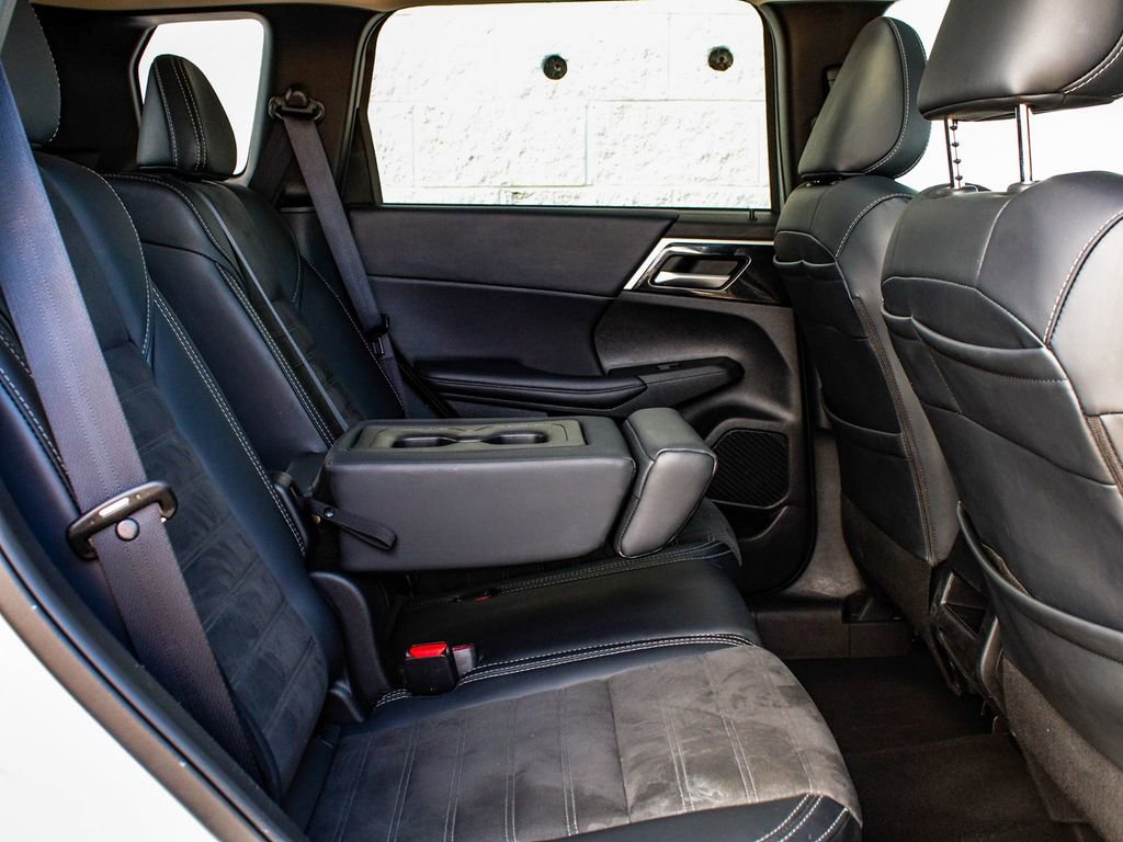 Used 2024 Mitsubishi Outlander SE image 39