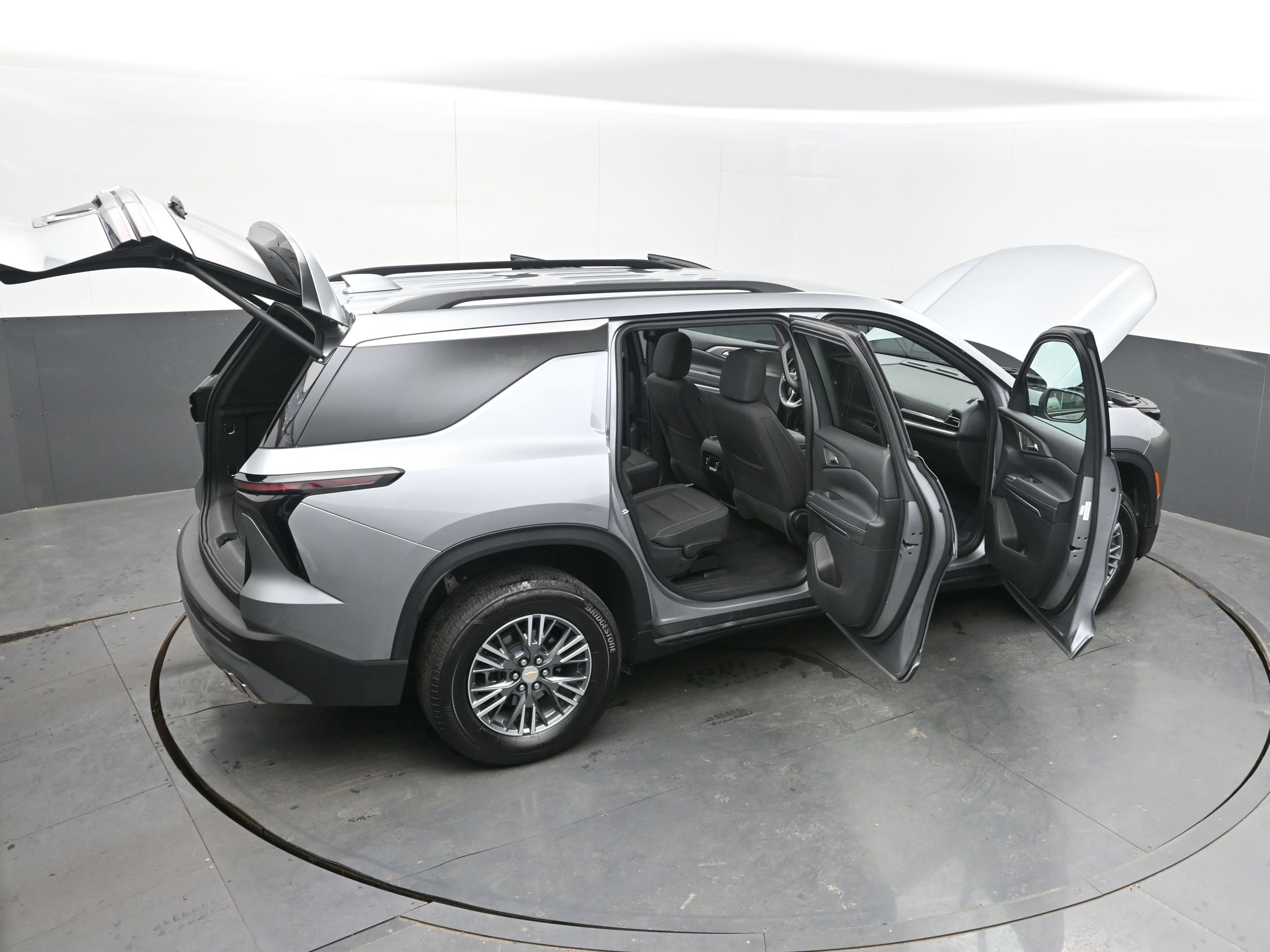 Used 2025 Chevrolet Traverse LT image 42