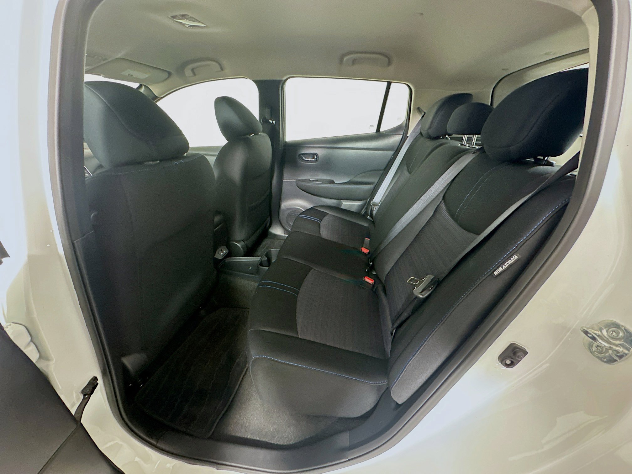 Used 2025 Nissan Leaf S image 26