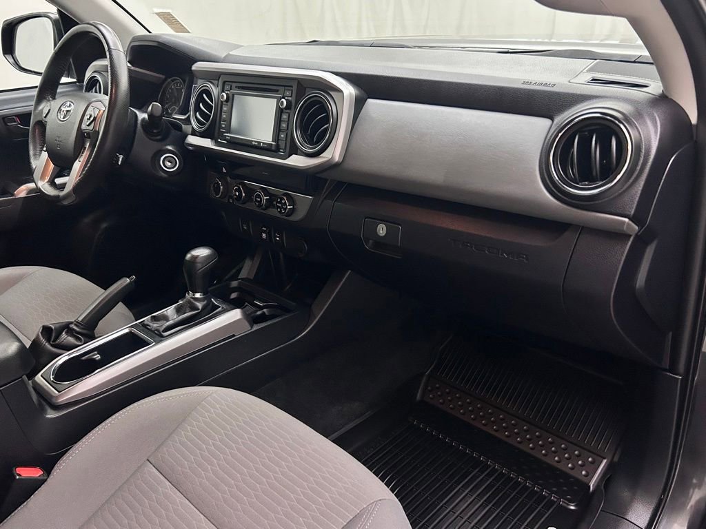 Used 2018 Toyota Tacoma SR5 AWD/4WD image 18