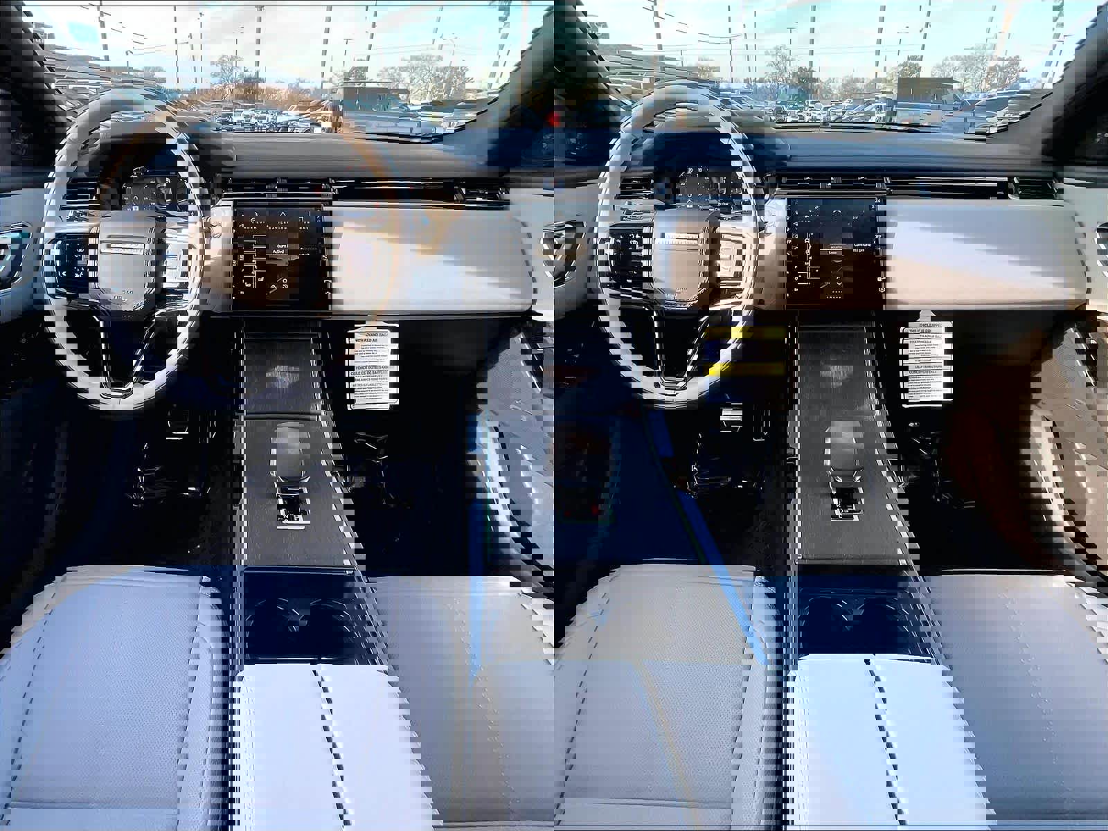 New 2026 Land Rover Range Rover Velar Dynamic SE image 7