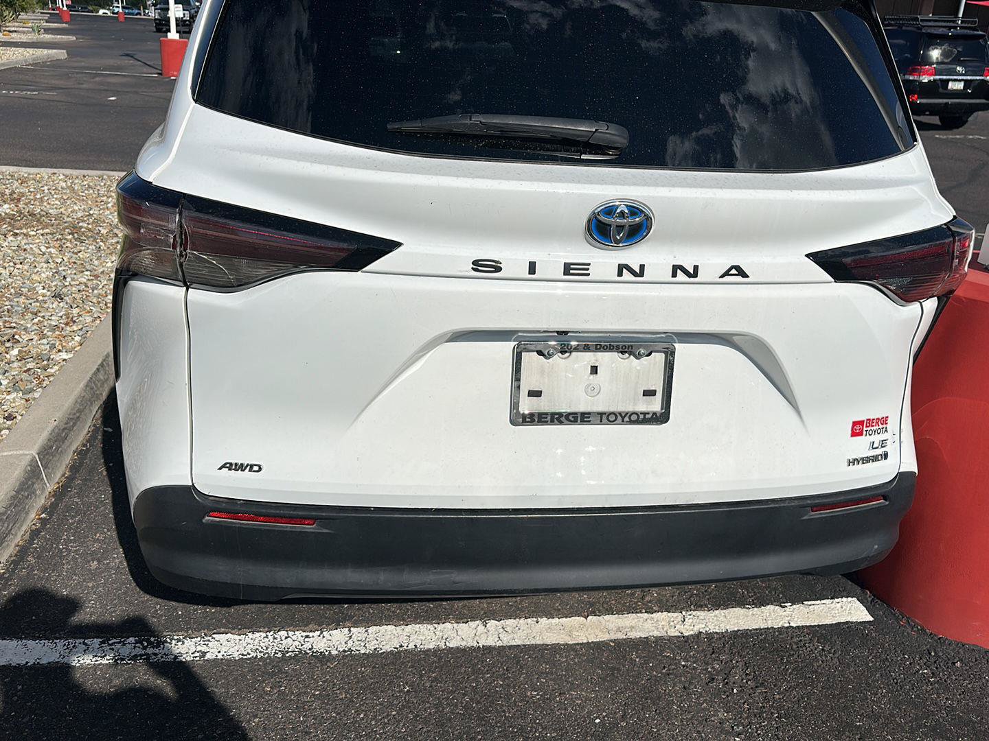 Used 2023 Toyota Sienna LE AWD/4WD image 15