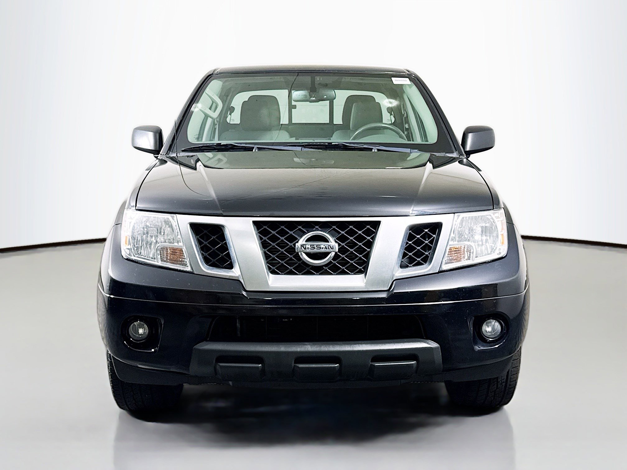 Used 2020 Nissan Frontier SV image 2