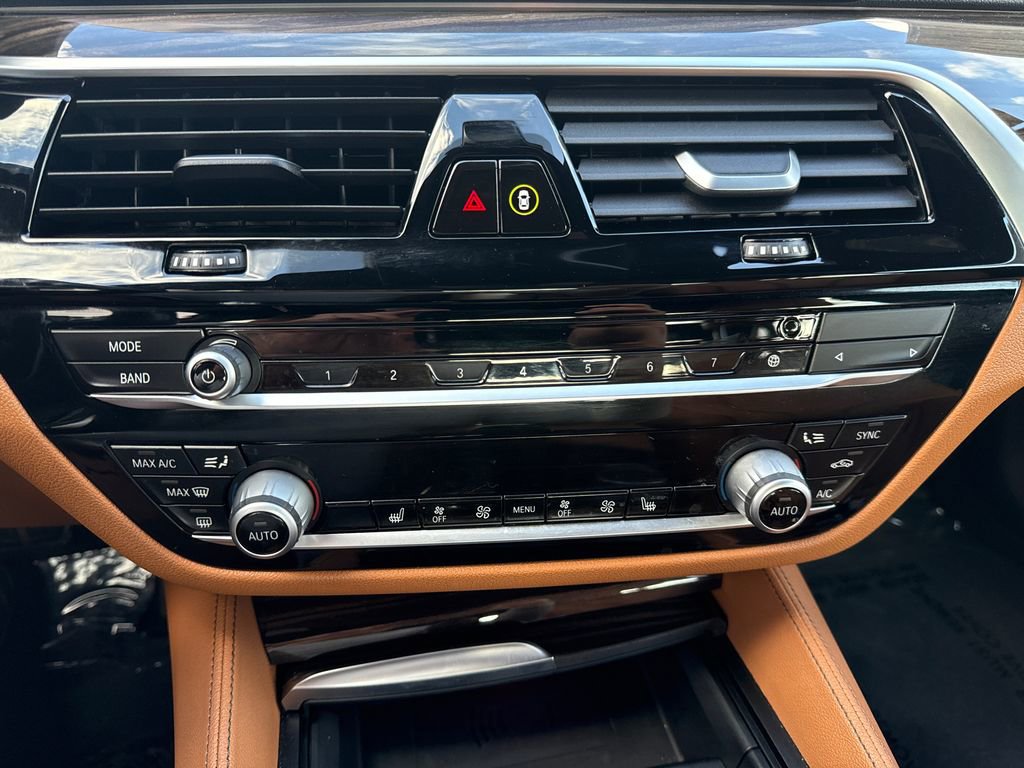 Used 2021 BMW 540i w/ M Sport Package RWD image 26