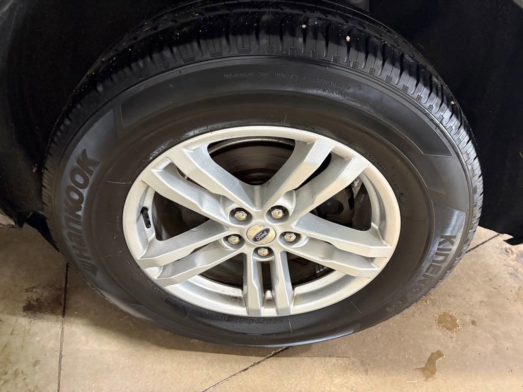 Used 2022 Ford Explorer XLT w/ Equipment Group 202A AWD/4WD image 27