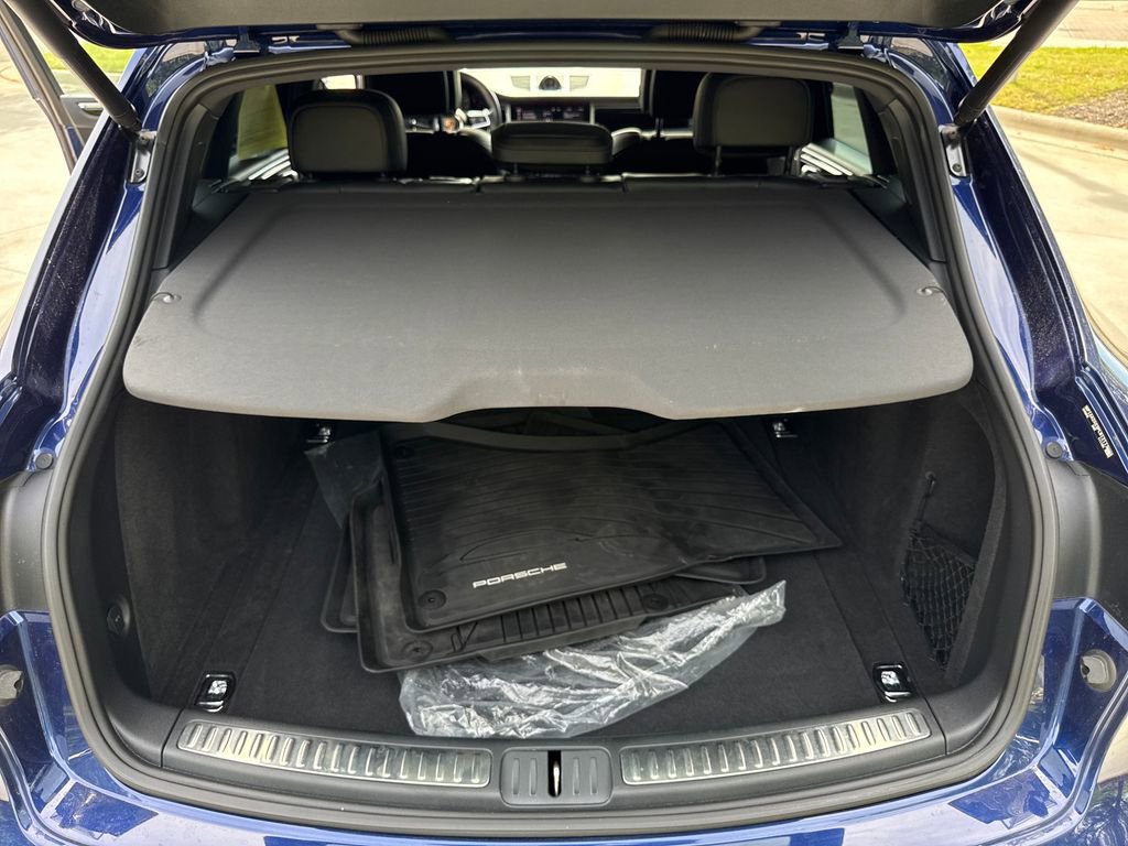 Used 2023 Porsche Macan Turbo image 31