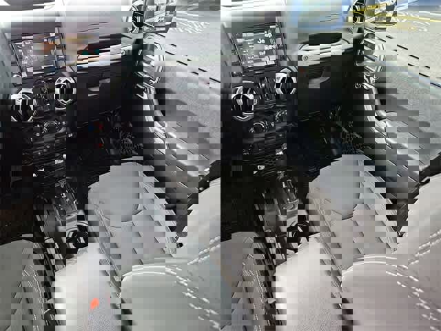 Used 2017 Jeep Wrangler Unlimited Sahara image 12